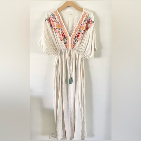 World Market Dresses & Skirts - World Market Mira Linen Kaftan Dress L/XL Oatmeal Embroidered Floral